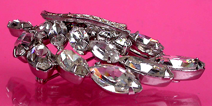 a beautiful vintage costume jewelry brooch unsigned