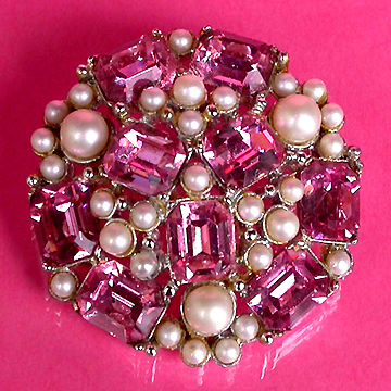a beautiful vintage costume jewelry brooch unsigned