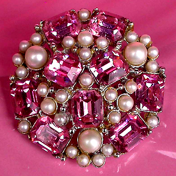 a beautiful vintage costume jewelry brooch unsigned