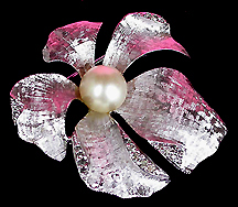 a beautiful vintage costume jewelry brooch unsigned