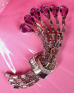 a beautiful vintage costume jewelry brooch unsigned