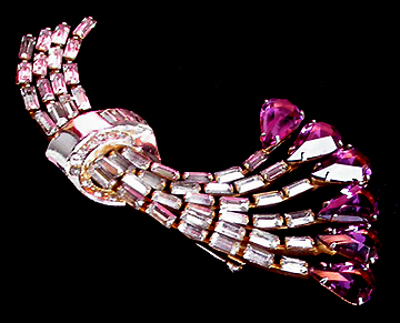 a beautiful vintage costume jewelry brooch unsigned