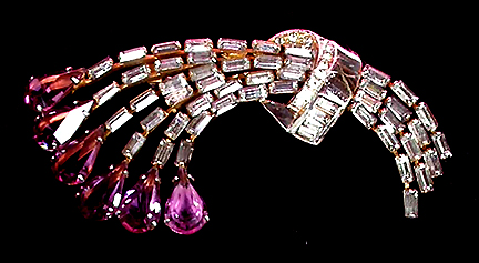 a beautiful vintage costume jewelry brooch unsigned