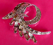 a beautiful vintage costume jewelry brooch unsigned