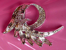 a beautiful vintage costume jewelry brooch unsigned