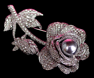 a beautiful vintage costume jewelry brooch unsigned
