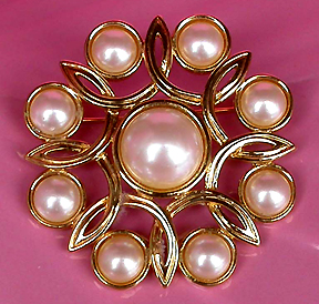 a beautiful vintage costume jewelry brooch unsigned