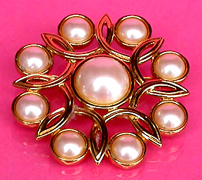 a beautiful vintage costume jewelry brooch unsigned