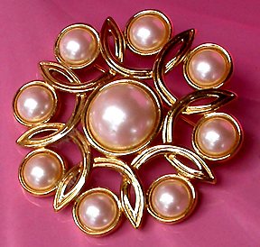 a beautiful vintage costume jewelry brooch unsigned