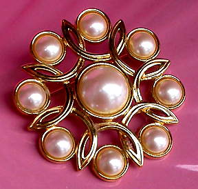 a beautiful vintage costume jewelry brooch unsigned