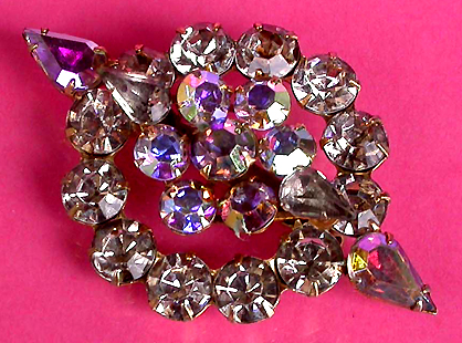 a beautiful vintage costume jewelry brooch unsigned
