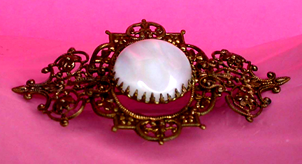 a beautiful vintage costume jewelry brooch unsigned