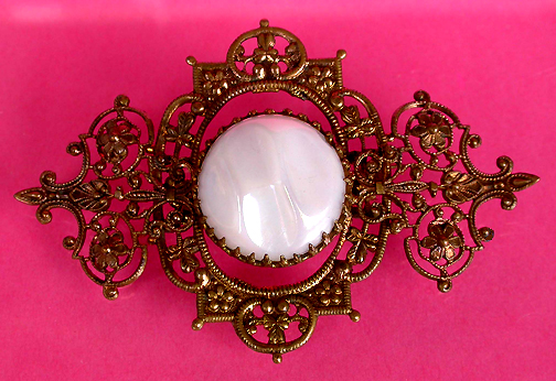 a beautiful vintage costume jewelry brooch unsigned