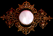 a beautiful vintage costume jewelry Brooch unsigned