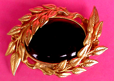 a beautiful vintage costume jewelry brooch unsigned