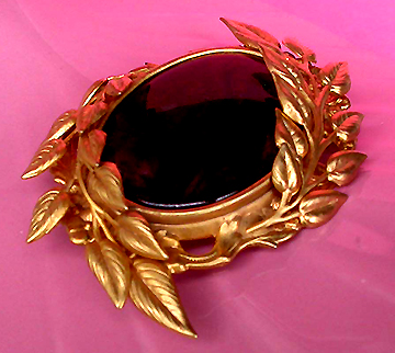 a beautiful vintage costume jewelry brooch unsigned