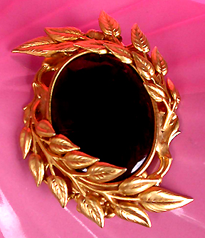 a beautiful vintage costume jewelry brooch unsigned