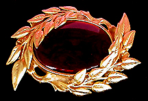 a beautiful vintage costume jewelry Brooch unsigned