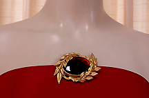 a beautiful vintage costume jewelry Brooch unsigned