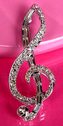 a beautiful vintage costume jewelry brooch unsigned