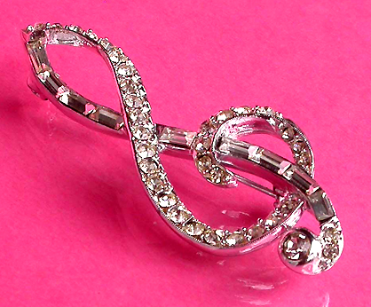 a beautiful vintage costume jewelry brooch unsigned