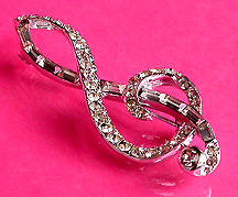 a beautiful vintage costume jewelry Brooch unsigned