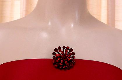 a beautiful vintage costume jewelry brooch unsigned