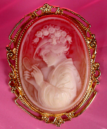 a beautiful vintage costume jewelry brooch unsigned