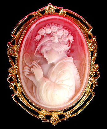 a beautiful vintage costume jewelry brooch unsigned