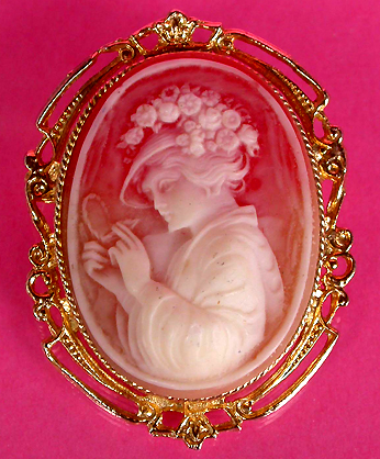 a beautiful vintage costume jewelry brooch unsigned
