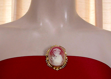 a beautiful vintage costume jewelry brooch unsigned