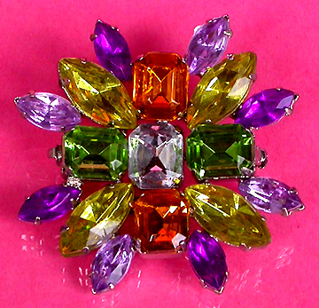 a beautiful vintage costume jewelry brooch unsigned