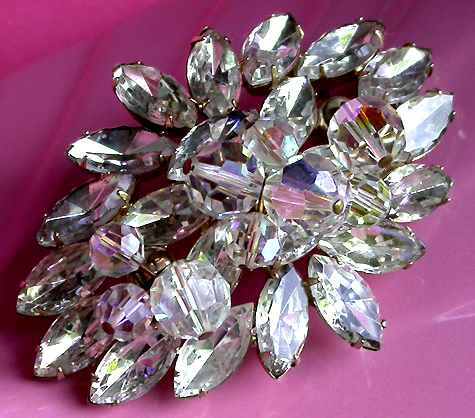 a beautiful vintage costume jewelry brooch unsigned