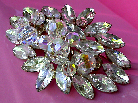 a beautiful vintage costume jewelry brooch unsigned