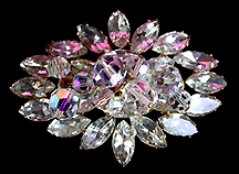 a beautiful vintage costume jewelry Brooch unsigned