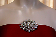 a beautiful vintage costume jewelry Brooch unsigned