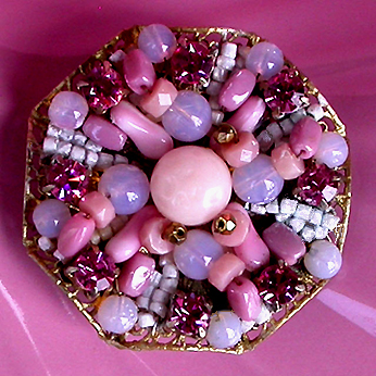 a beautiful vintage costume jewelry brooch unsigned