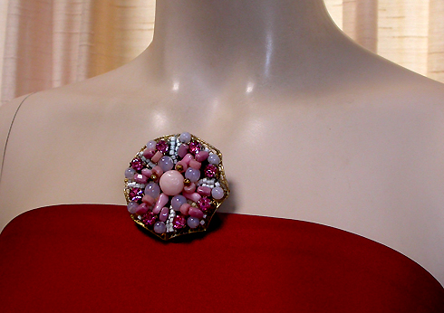 a beautiful vintage costume jewelry brooch unsigned