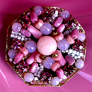a beautiful vintage costume jewelry Brooch unsigned