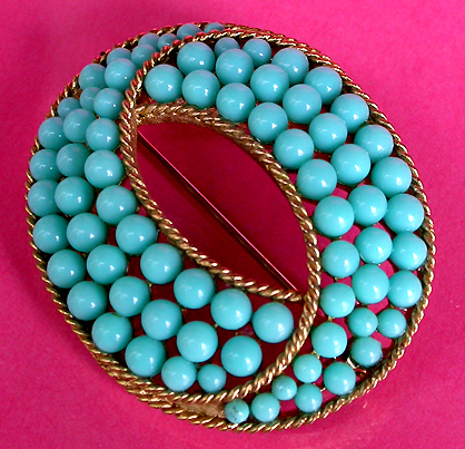 a beautiful vintage costume jewelry brooch unsigned