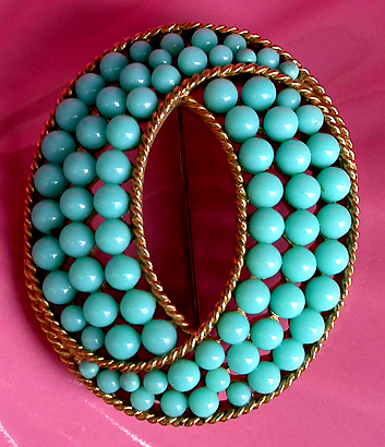 a beautiful vintage costume jewelry brooch unsigned