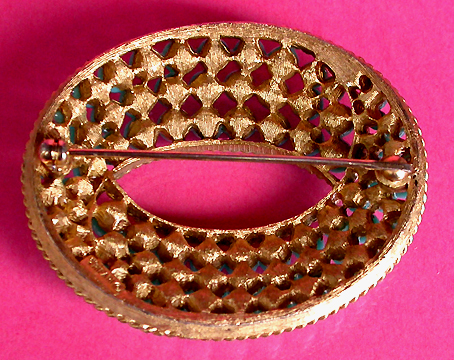 a beautiful vintage costume jewelry brooch unsigned