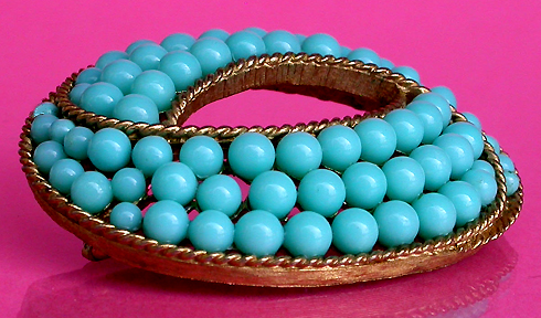 a beautiful vintage costume jewelry brooch unsigned