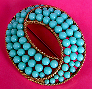 a beautiful vintage costume jewelry Brooch unsigned