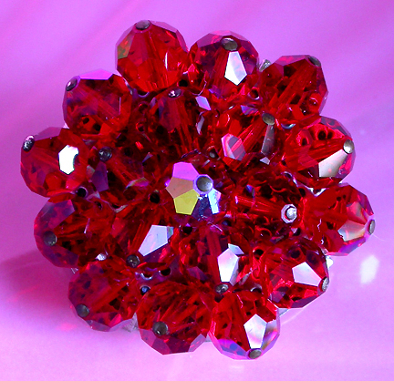 a beautiful vintage costume jewelry brooch unsigned