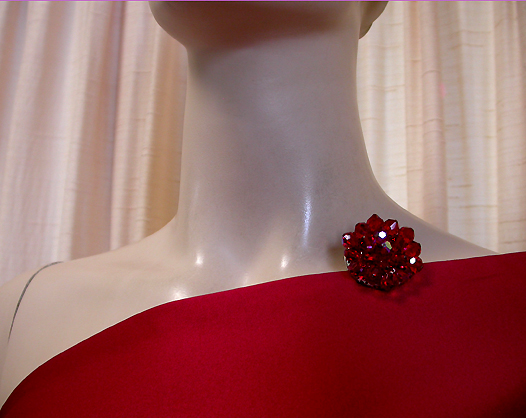 a beautiful vintage costume jewelry brooch unsigned
