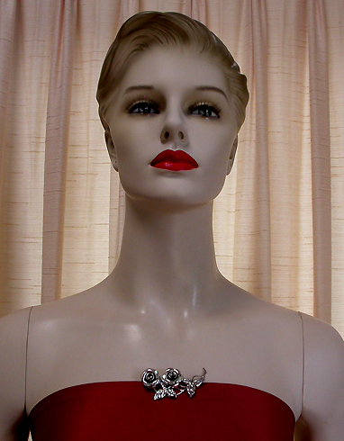 a beautiful vintage costume jewelry brooch unsigned