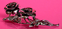 a beautiful vintage costume jewelry Brooch unsigned