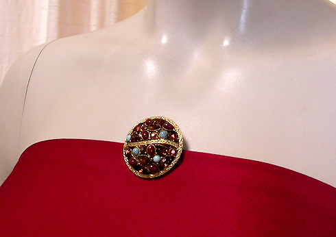 a beautiful vintage costume jewelry brooch unsigned