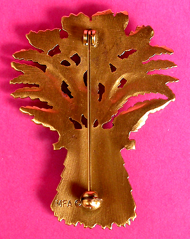 a beautiful vintage costume jewelry brooch unsigned